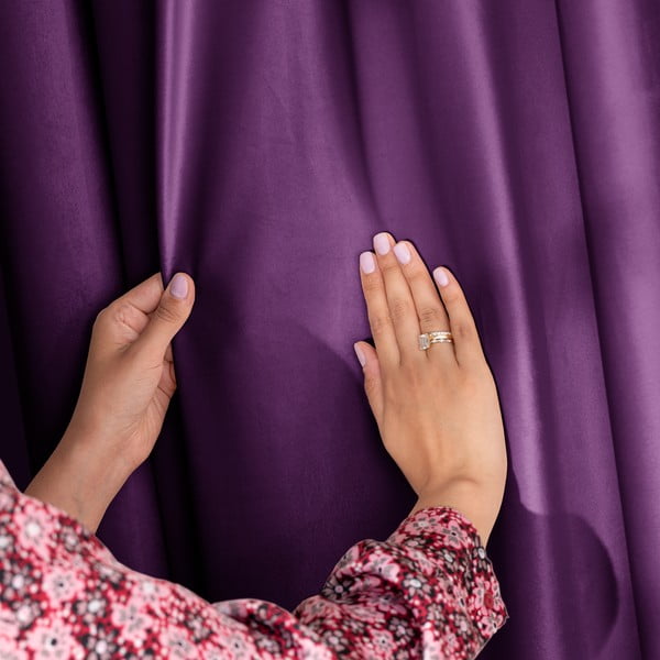 Vijolična žametna zavesa za delno zatemnitev 140x270 cm Eyelets – Restilo-image-3