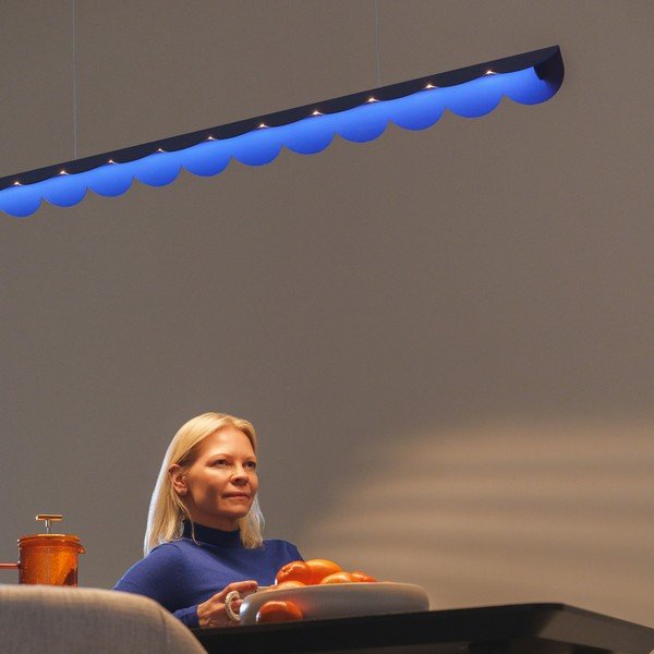Temno modra aluminijasta LED viseča svetilka BISCUIT – Thoro-image-3