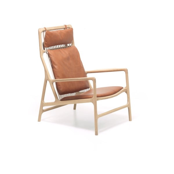 Fotelj z masivno hrastovo konstrukcijo in sedežem iz konjak rjavega usnja Gazzda Dedo