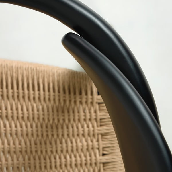 Črno-bež vrtni stol iz evkaliptusovega lesa Kave Home Glynis-image-1