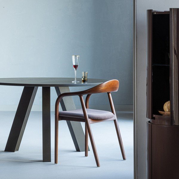 Rjav jedilni stol z nasloni za roke iz masivne bukve Bran – WOOOD-image-1