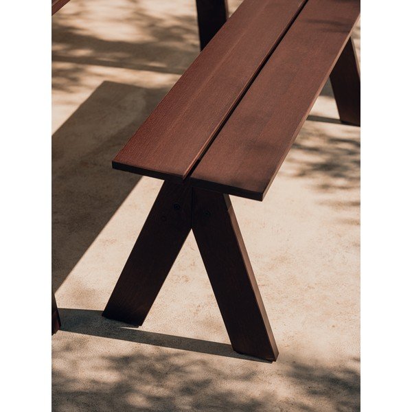 Temno rjava vrtna klop iz masivnega lesa Navo – noo.ma-image-3