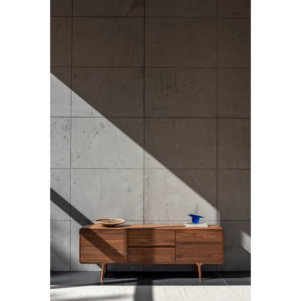 Rjava TV omarica iz masivnega oreha 180x65x45 cm Fawn – Gazzda-image-3