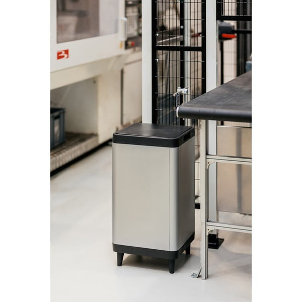 Plastičen koš za smeti na dotik v srebrni barvi 80 l Berlino – DEA HOME-image-1