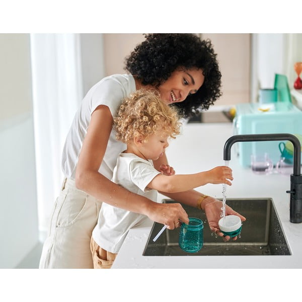 Bela/svetlo zelena otroška skodelica iz tritana 300 ml Little farm – Mepal-image-3