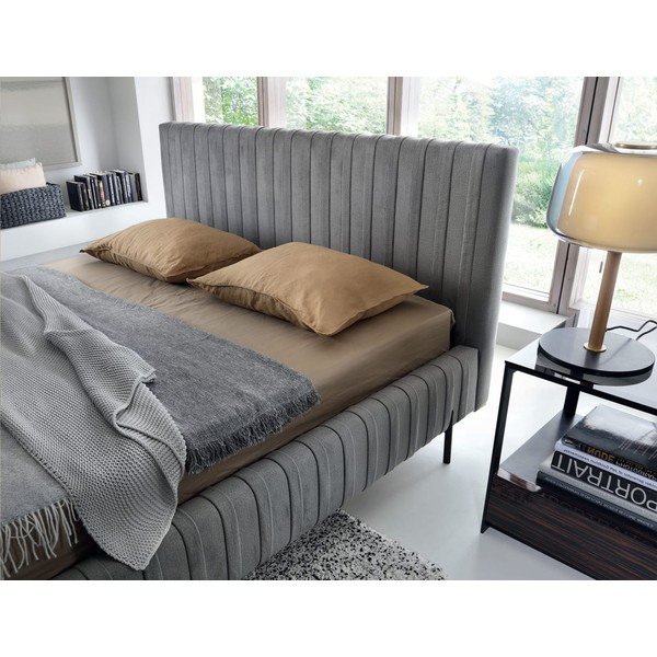 Siva oblazinjena zakonska postelja s prostorom za shranjevanje in z letvenim dnom 160x200 cm Plissa – ELTAP-image-3