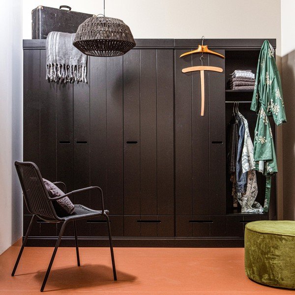 Črna garderobna omara s konstrukcijo iz borovega lesa WOOOD Connect, širina 94 cm-image-1