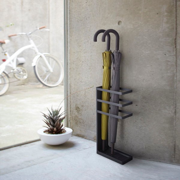 Črno stojalo za dežnike YAMAZAKI Slim Layer-image-1