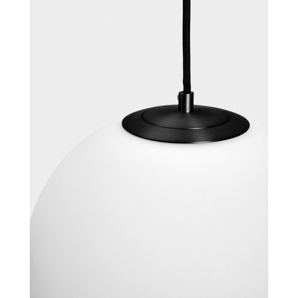 Bela/črna kovinska viseča svetilka s steklenim senčilom ø 30 cm Brisia – Kave Home-image-2