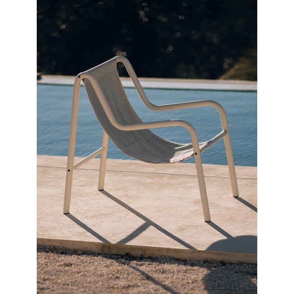 Bež kovinski vrtni fotelj Nokk – noo.ma-image-1