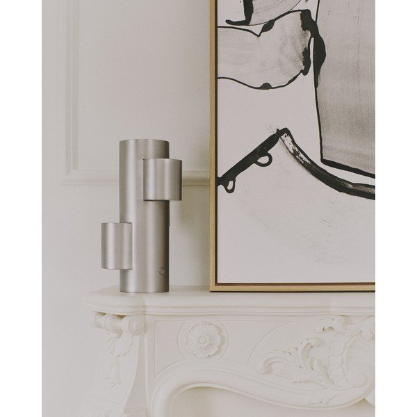 Kovinska LED zatemnitvena namizna svetilka v srebrni barvi (višina 26,5 cm) Adrina – Kave Home-image-4