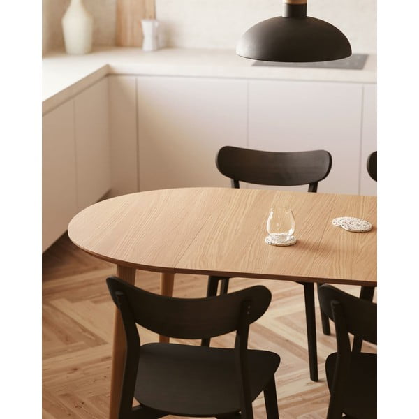 Okrogla raztegljiva jedilna miza v hrastovem dekorju ø 160 cm Oqui – Kave Home-image-1