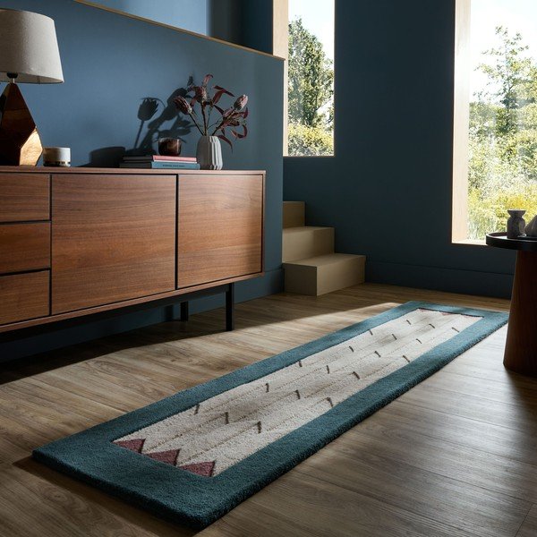 Ročno tkan volnen tekač v naravni barvi/zelenomoder 60x230 cm Apex Border Wool – Flair Rugs-image-1
