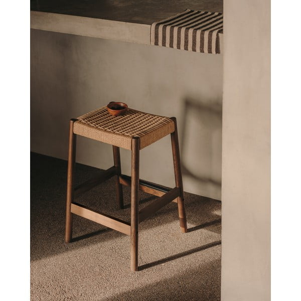 Rjavi/v naravni barvi barski stoli v kompletu 2 ks iz masivnega hrasta (višina sedeža 66 cm) Yalia – Kave Home-image-1