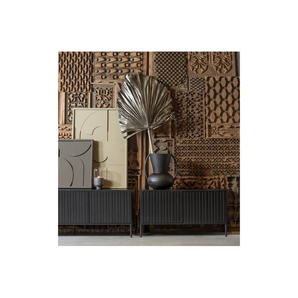 Črna TV omarica iz masivnega bora 150x56x44 cm Gravure – WOOOD-image-4