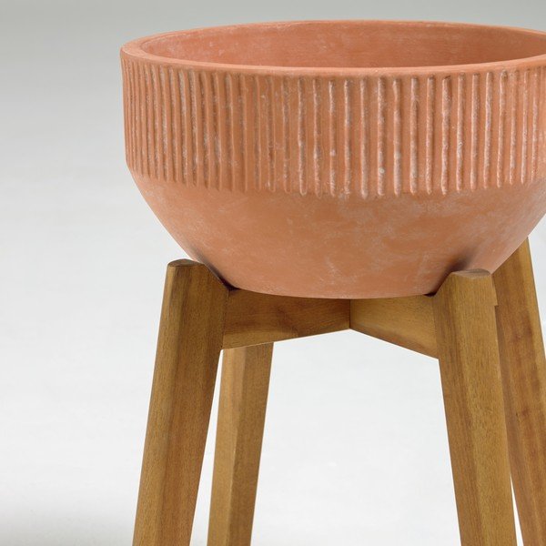 Terakotni cvetlični lonec na lesenem stojalu Kave Home Suba, višina 40 cm-image-1