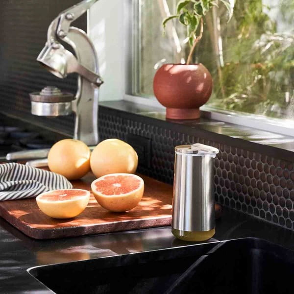 Siv avtomatski jekleni dozirnik za milo 266 ml - simplehuman-image-4