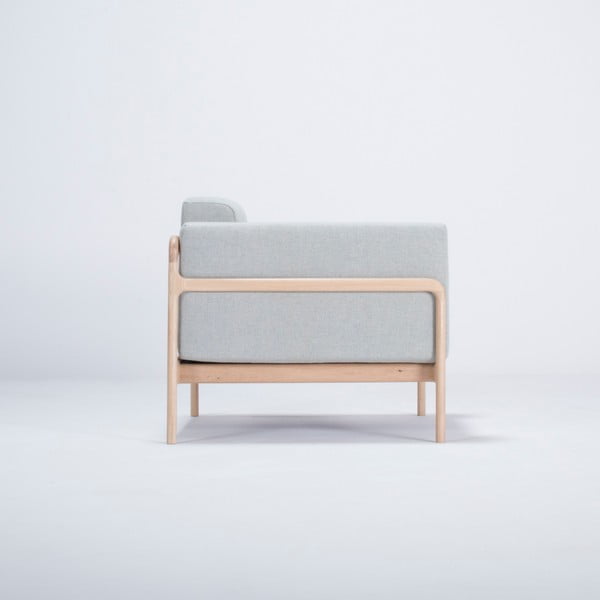 Fotelj s strukturo iz hrastovega lesa z modro-sivim tekstilnim sedežem Gazzda Fawn-image-3