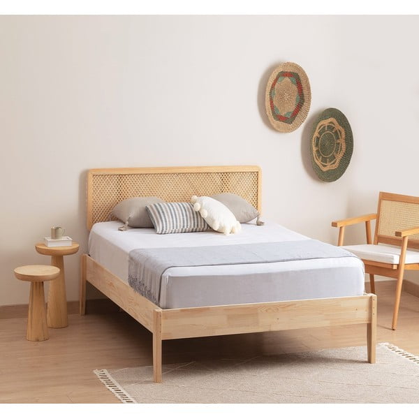 Postelja iz masivne smreke z letvenim dnom 90x200 cm v naravni barvi Izabelya – Kalune Design-image-1