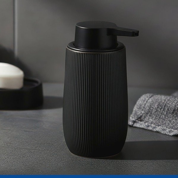 Črn plastičen dozirnik za milo 400 ml Fablo – Wenko-image-1