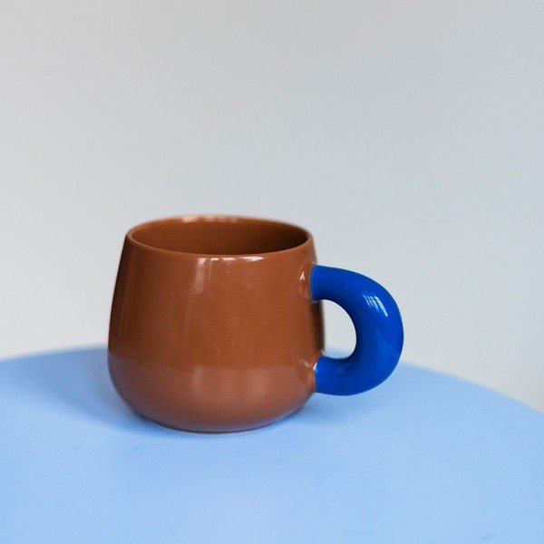 Temno rjava skodelica iz porcelana new bone china 470 ml Coco – ONA-image-1