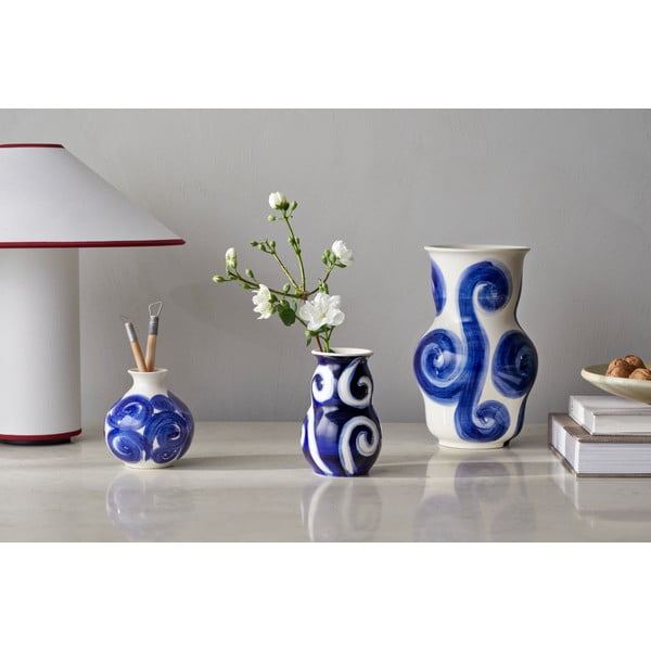 Modra lončena ročno poslikana vaza Tulle – Kähler Design-image-3