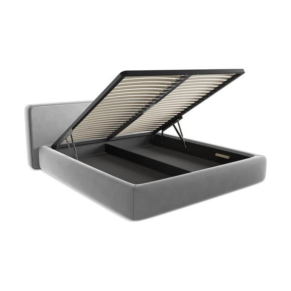Siva oblazinjena zakonska postelja s prostorom za shranjevanje z letvenim dnom 180x200 cm Kiana – Makamii-image-3