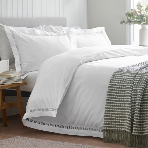Bela enojna posteljnina 135x200 cm Classic Lattice Lace – Catherine Lansfield-image-4