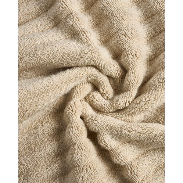 Bež frotirna bombažna brisača 50x90 cm Navira – Kave Home-image-4