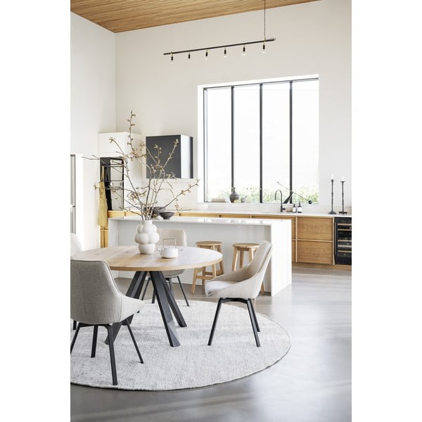 Okrogla raztegljiva jedilna miza v hrastovem dekorju ø 135 cm Maddock – Rowico-image-3