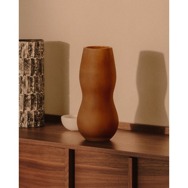 Rjava steklena vaza (višina 32 cm) Crila – Kave Home-image-1