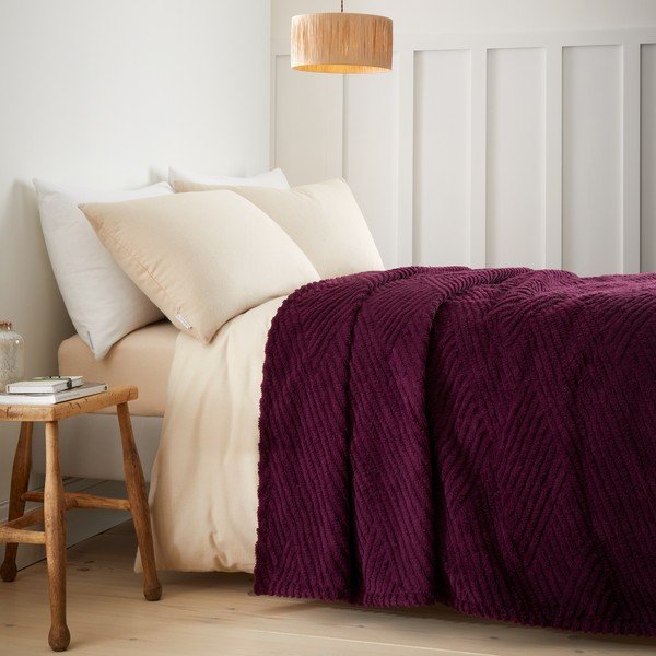 Temno vijolično pregrinjalo 230x220 cm Heat Buddy Super Thermal – Catherine Lansfield-image-1