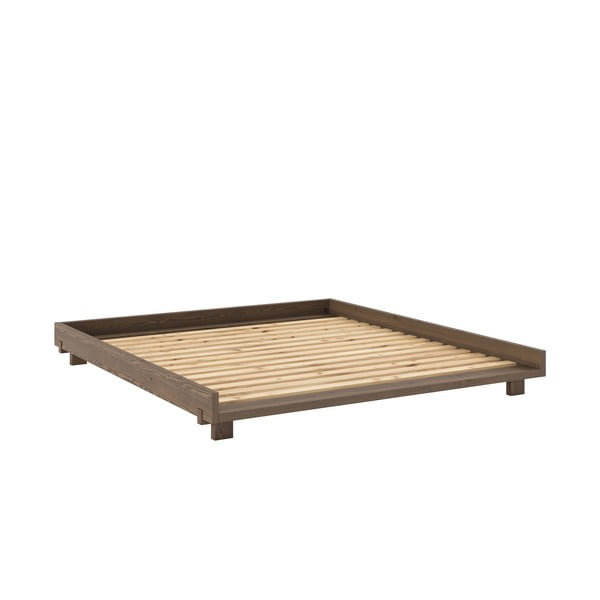 Rjava zakonska postelja iz masivnega bora z letvenim dnom 180x200 cm Social – Karup Design