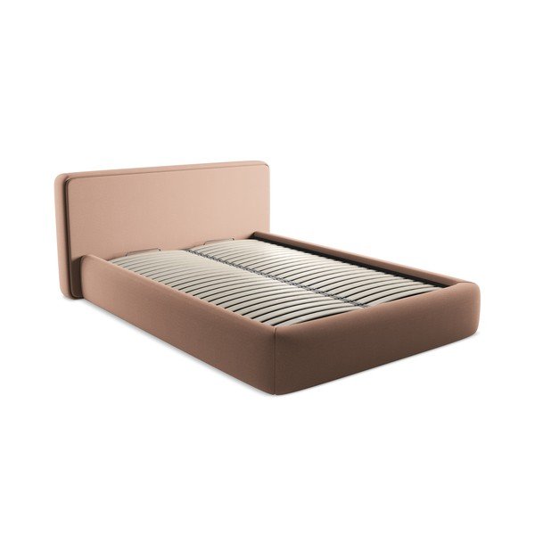 Svetlo rožnata oblazinjena zakonska postelja s prostorom za shranjevanje z letvenim dnom 140x200 cm Kiana – Makamii