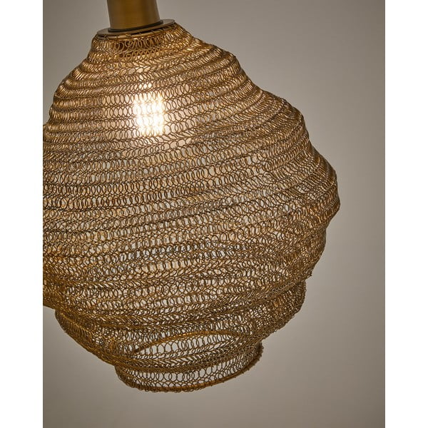 Viseča svetilka v zlati barvi s kovinskim senčilom ø 30 cm Sarraco – Kave Home-image-3