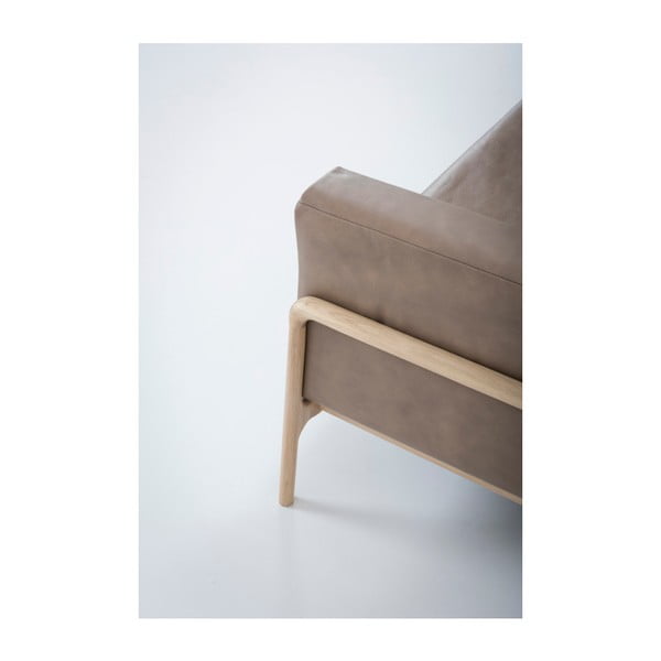 Svetlo rjav usnjen kavč z masivno hrastovo konstrukcijo Gazzda Fawn, 240 cm-image-2