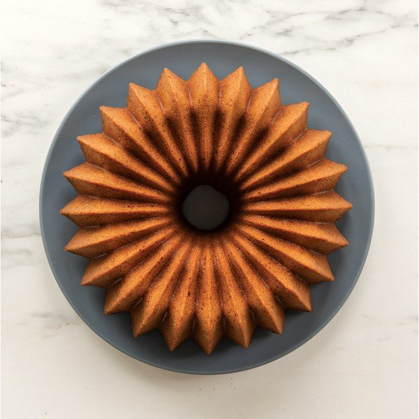 Pekač za kolač v zlati barvi Nordic Ware Brilliance, 2,4 l-image-1