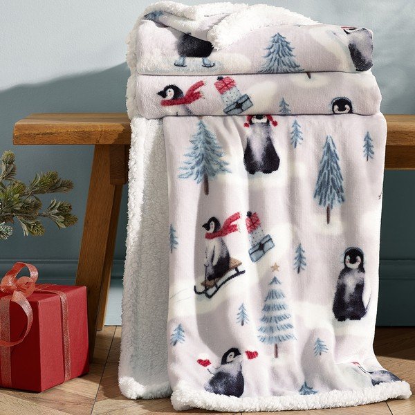 Bela odeja z božičnim motivom 170x130 cm Christmas Sherpa Penguins – Catherine Lansfield-image-3