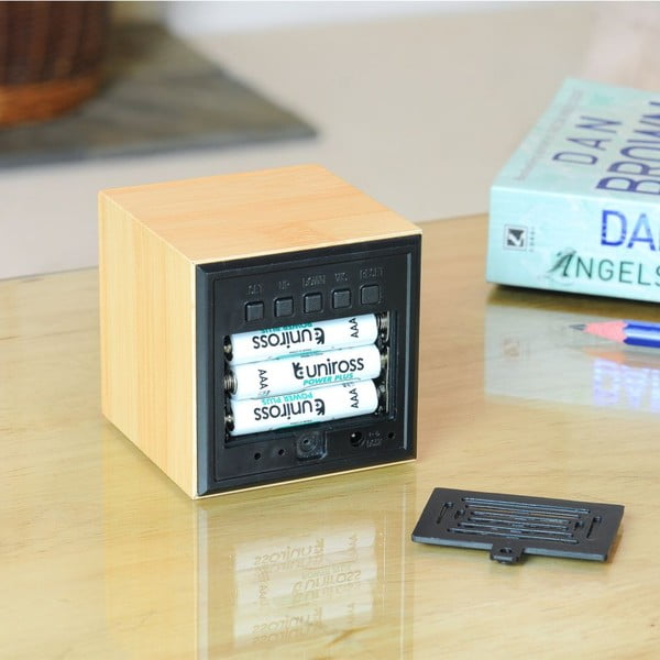 Modra LED budilka Cube Click Clock, bukev-image-2