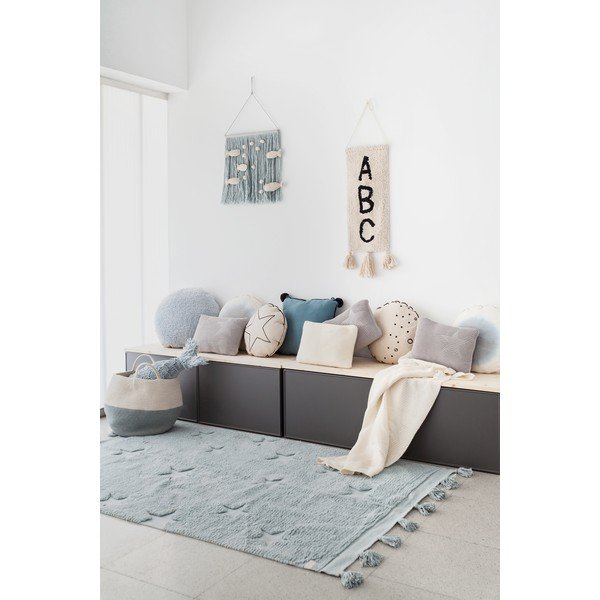 Modra pralna ročno tkana bombažna otroška preproga 120x175 cm Hippy Stars Aqua – Lorena Canals-image-1