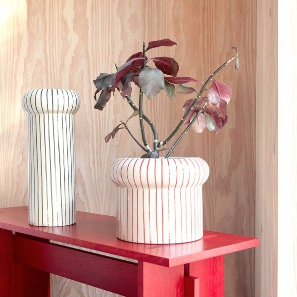 Rdeča klop iz masivnega lesa Kotai – OYOY Living Design-image-2
