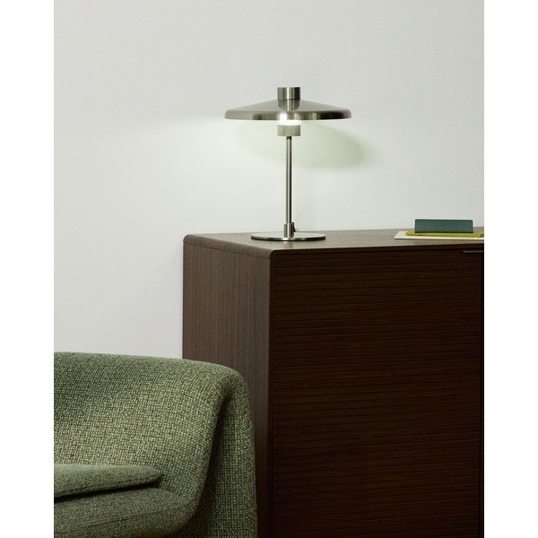 Namizna svetilka v srebrni barvi s kovinskim senčilom (višina 32,5 cm) Nuvira – Kave Home-image-1