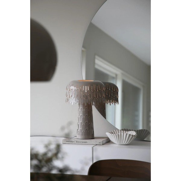 Sivo-bež namizna svetilka s kovinskim senčilom (višina 38 cm) Verbera – Markslöjd-image-1