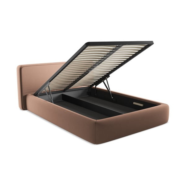 Svetlo rožnata oblazinjena zakonska postelja s prostorom za shranjevanje z letvenim dnom 140x200 cm Kiana – Makamii-image-3