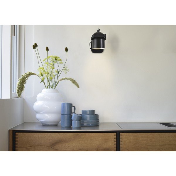 Črna kovinska stenska svetilka z upogljivo konstrukcijo z vtikačem Nesvik – Villa Collection-image-2