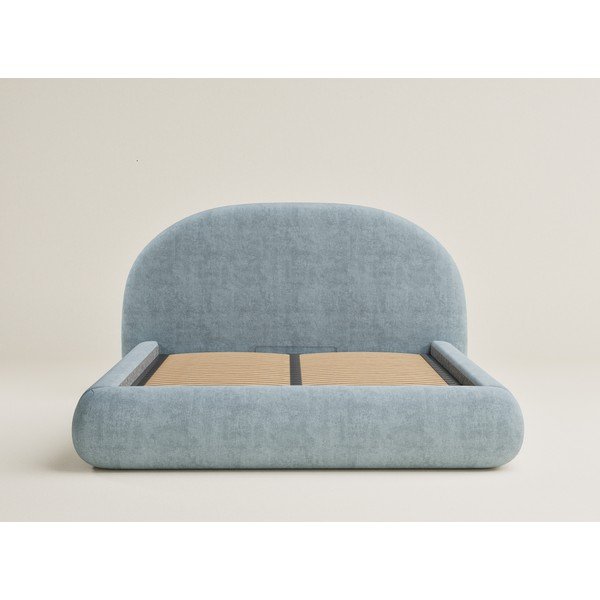 Svetlo modra oblazinjena zakonska postelja s prostorom za shranjevanje z letvenim dnom 140x200 cm Maumere – Maison de Rêve-image-1