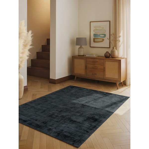 Črna ročno tkana viskozna preproga 80x150 cm Noemi – Vikosa-image-1
