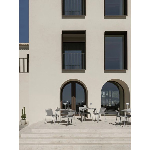 Svetlo siv kovinski vrtni stol Yua Wire – Blomus-image-3