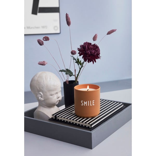 Dišeča sveča iz sojinega voska Smile – Design Letters-image-1