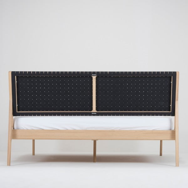 Postelja iz masivnega lesa s črnim vzglavjem Gazzda Fawn, 140 x 200 cm-image-4